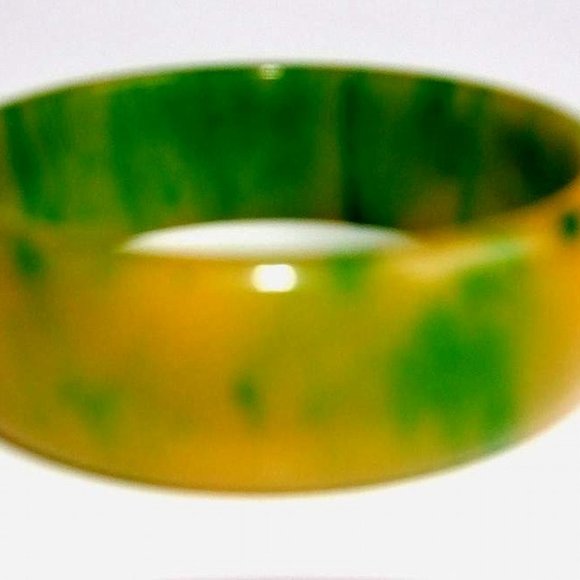 Marbleized End of Day Butterscotch Spinach green Bakelite Vintage Wide bangle - Picture 2 of 2
